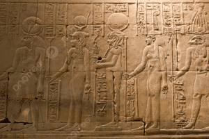 تفاصيل دقيقة لنقوش هيروغليفية غائرة على جدار حجري صلد تعكس مفهوم "الكود السحري" وفلسفة الخلود في العمارة المصرية القديمة.