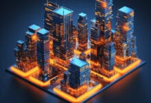 مجسم رقمي ثلاثي الأبعاد يمثل 'المدينة الذكية'، تظهر فيه الكتل المعمارية كخلايا ضوئية مترابطة بشبكة من البيانات الساطعة، مما يجسد مفهوم تحويل النسيج الحضري إلى شيفرة رقمية محصنة عبر تقنية Blockchain لحماية هوية المكان من الزوال.