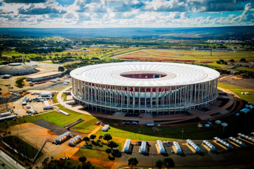 منظور جوي جوي لملعب ماني غارينشا الوطني في برازيليا 'Estádio Nacional Mané Garrincha'، ككتلة أيقونية معمارية شُيدت خصيصاً لاستضافة فعاليات المونديال