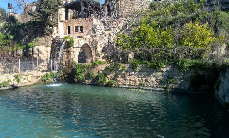 ينبوع مياه طبيعي في قرية فلسطينية