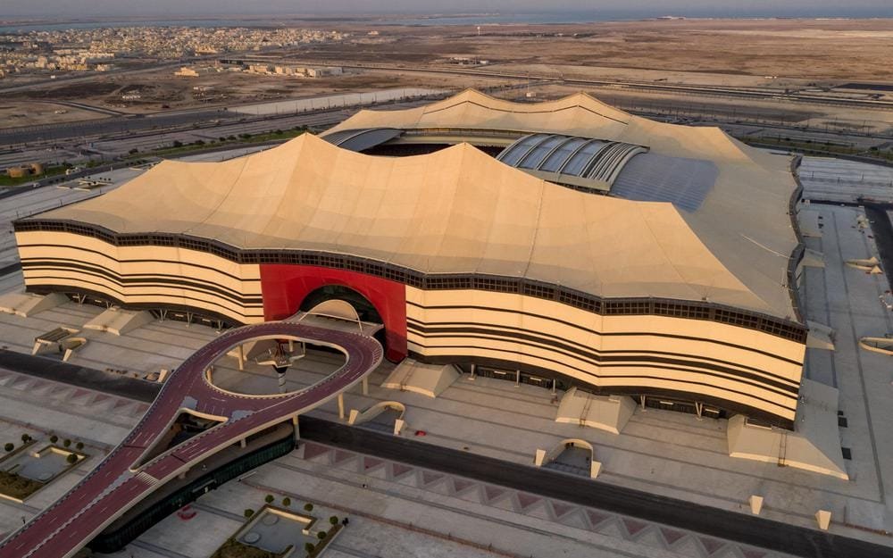 استاد البيت في قطر: تصميم 'الخيمة' الذي طوّع الحرارة بتقنية التبريد الموضعي المبتكرة.