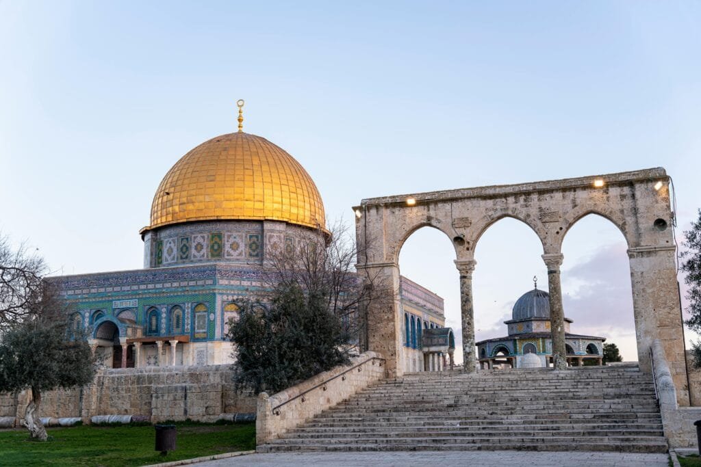 مسجد قبة الصخرة والبائكة الجنوبية من أهم العناصر المعمارية في المسجد الأقصى