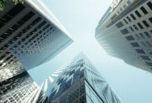التوأم الرقمي | هل يمكن بناء المدينة مرتين؟ تعرّف على مفهوم Digital Twin في التخطيط الحضري، طبقاته الأربع، وكيف يتنبأ بالفيضانات والمرور قبل وقوعها.